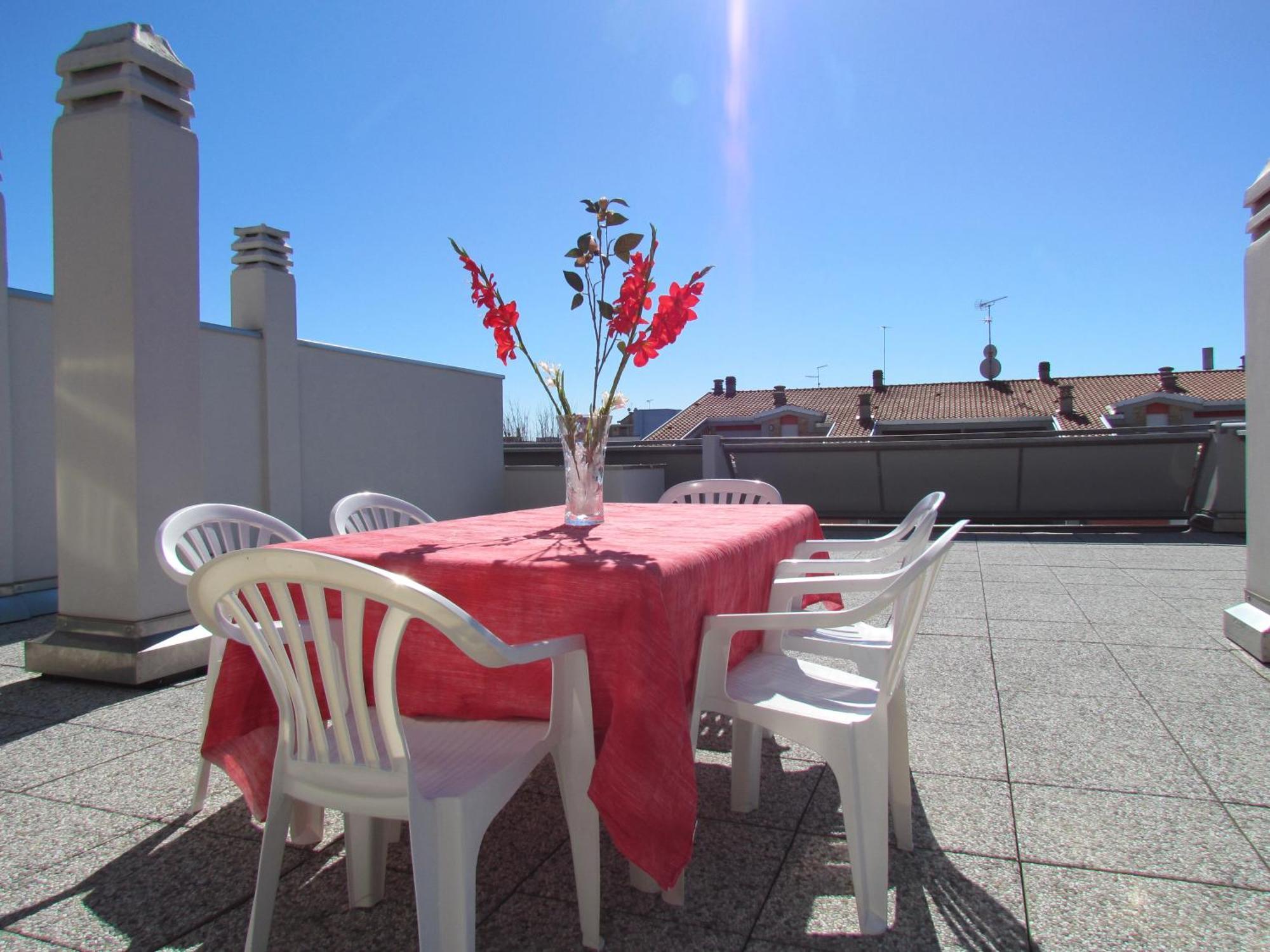 Apartamento Colorful Attic With Large Terrace - Beahost Bibione Exterior foto